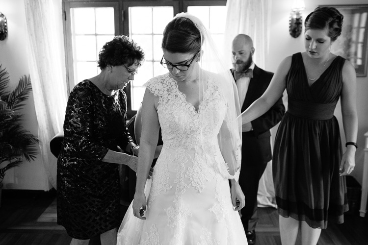 classic wedding image of bride getting ready, Willowdale Estate, image by Kelly Benvenuto