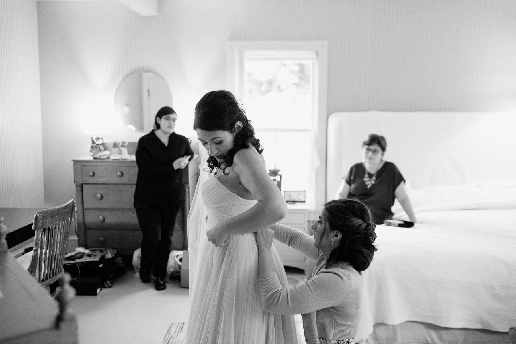 Getting ready for a wedding at Porches Inn North Adams, MA | Kelly Benvenuto Photography | Boston Wedding Photographer