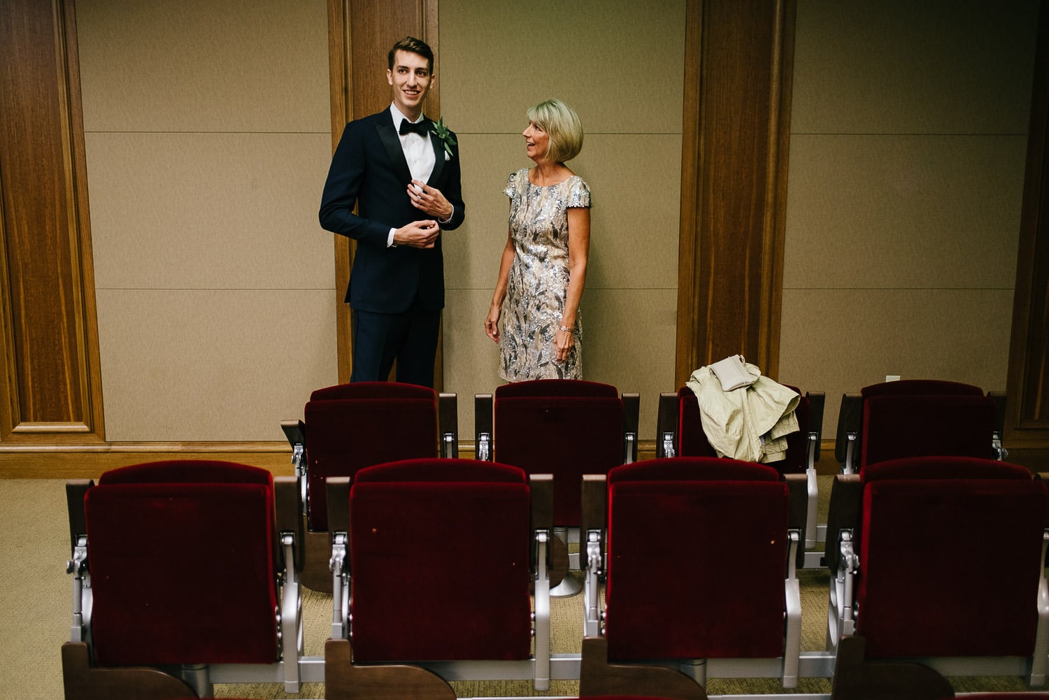 groom waits with mother at Boston College for first look